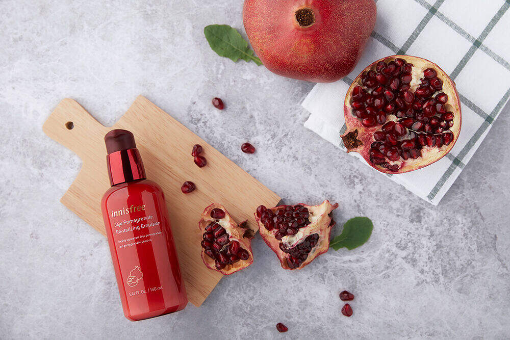 jeju pomegranate revitalizing eye essence